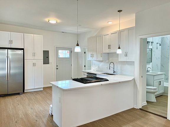 4th image of 3800 N Whipple St #2