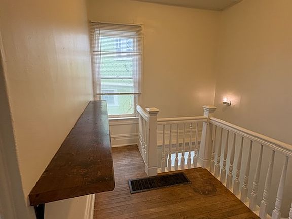 5th image of 829 E 3rd Ave #2