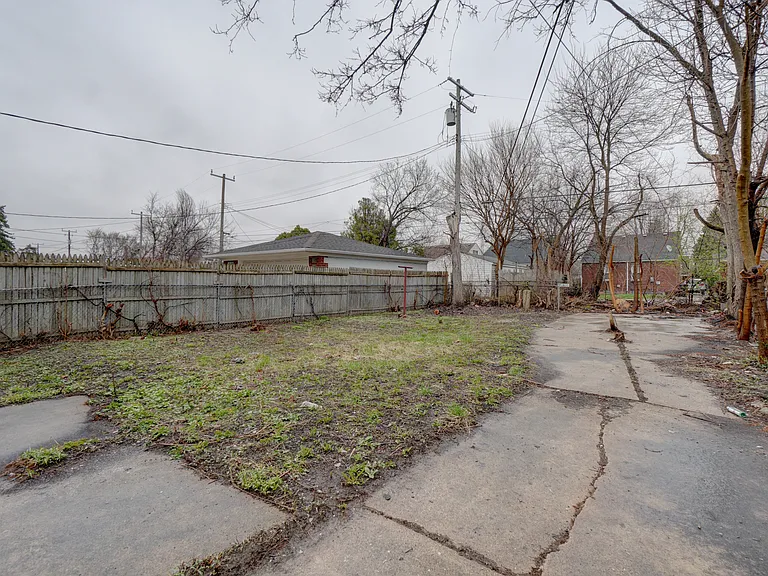 17388 Teppert St — Photo 3