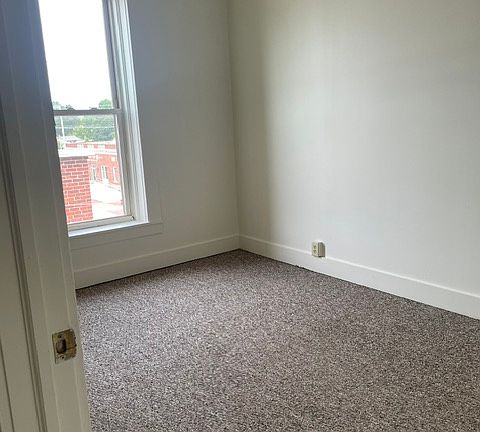4th image of 101 Commercial St APT D