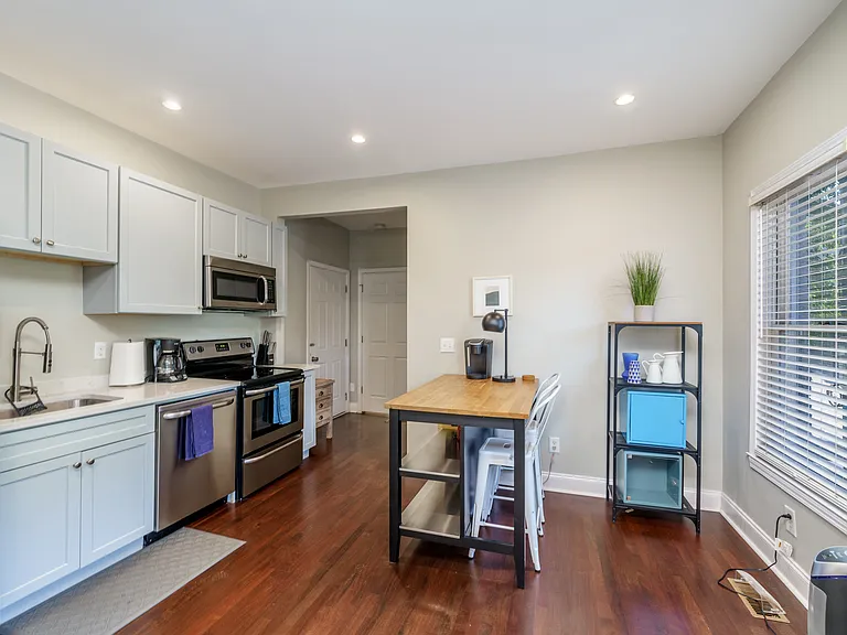 604 Glen Iris Dr NE #1 — Photo 7