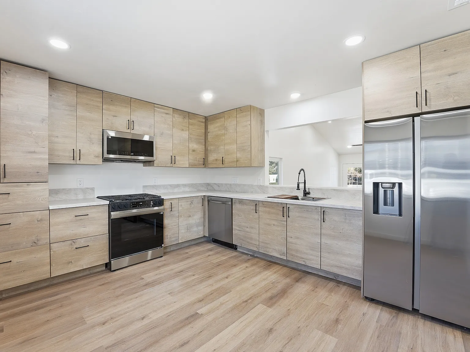 4 bed, 1502 sqft, $4,000 — Photo 2