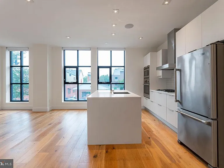 240 N 2nd St #2W — Photo 3