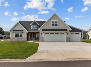 1029 Lancaster Ct, Green Bay, WI 54313