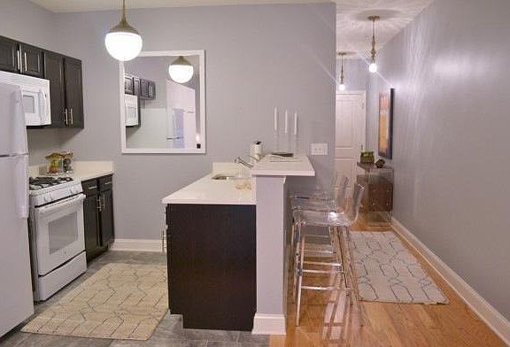 3rd image of 25 Senate Pl APT 563