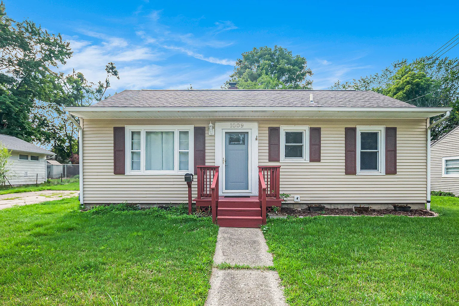 1009 Burr Oak St photo 1