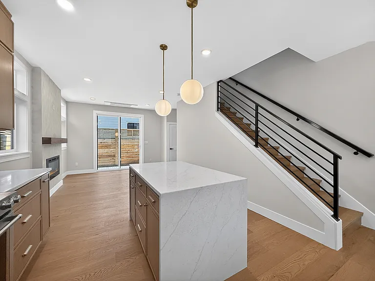 5237 37th Ave NE #B — Photo 4