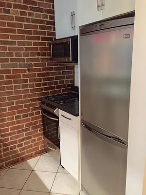 Rented by Avenues Real Estate | media 16