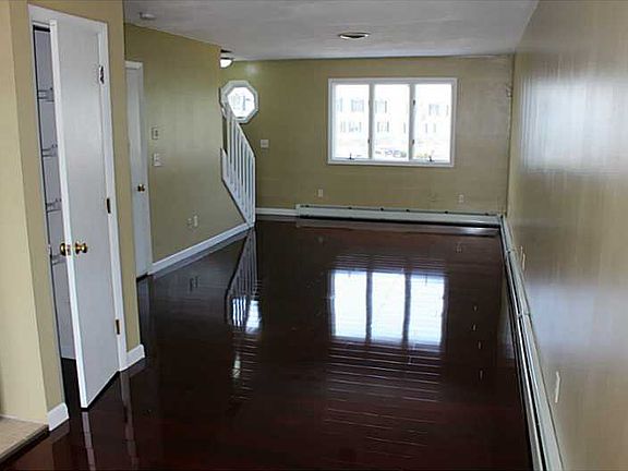 5th image of 76 Sunflower Cir