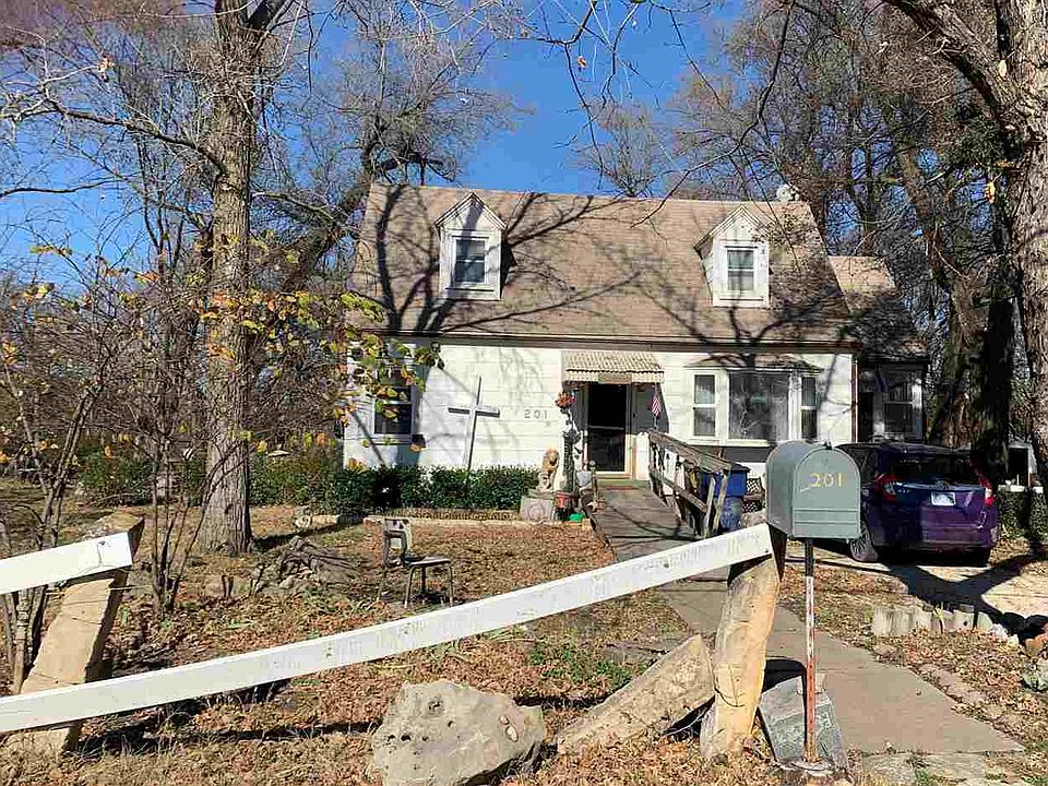201 E 9th St, Peabody, KS 66866 Zillow