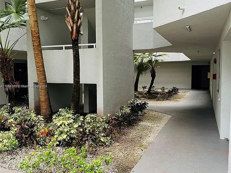 8205 SW 152nd Ave #F-116 — Photo 3