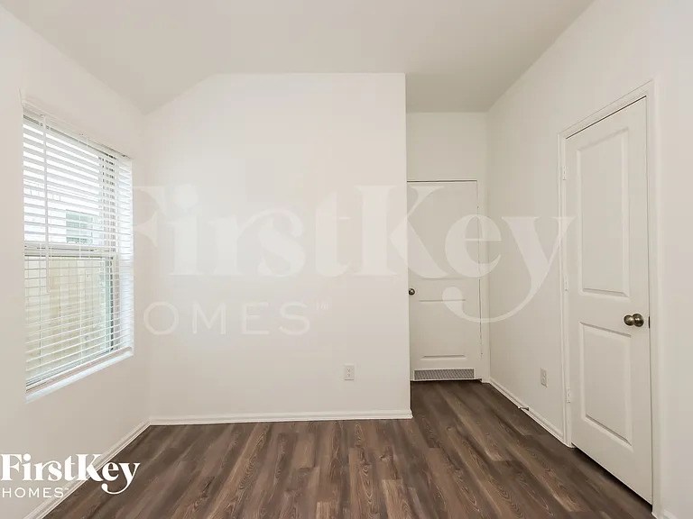 19100 Cicerone Ct — Photo 12