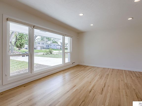 5th image of 7633 Windsor Dr