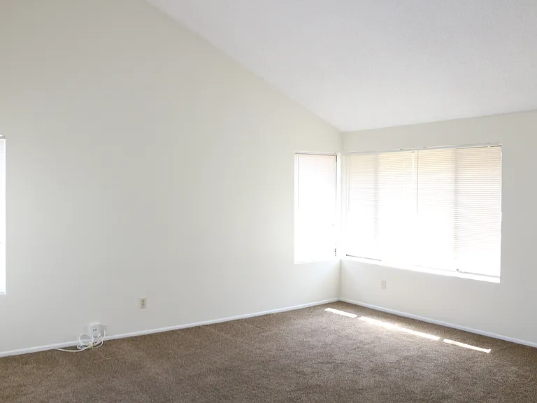 1436 Darwin Dr — Photo 3
