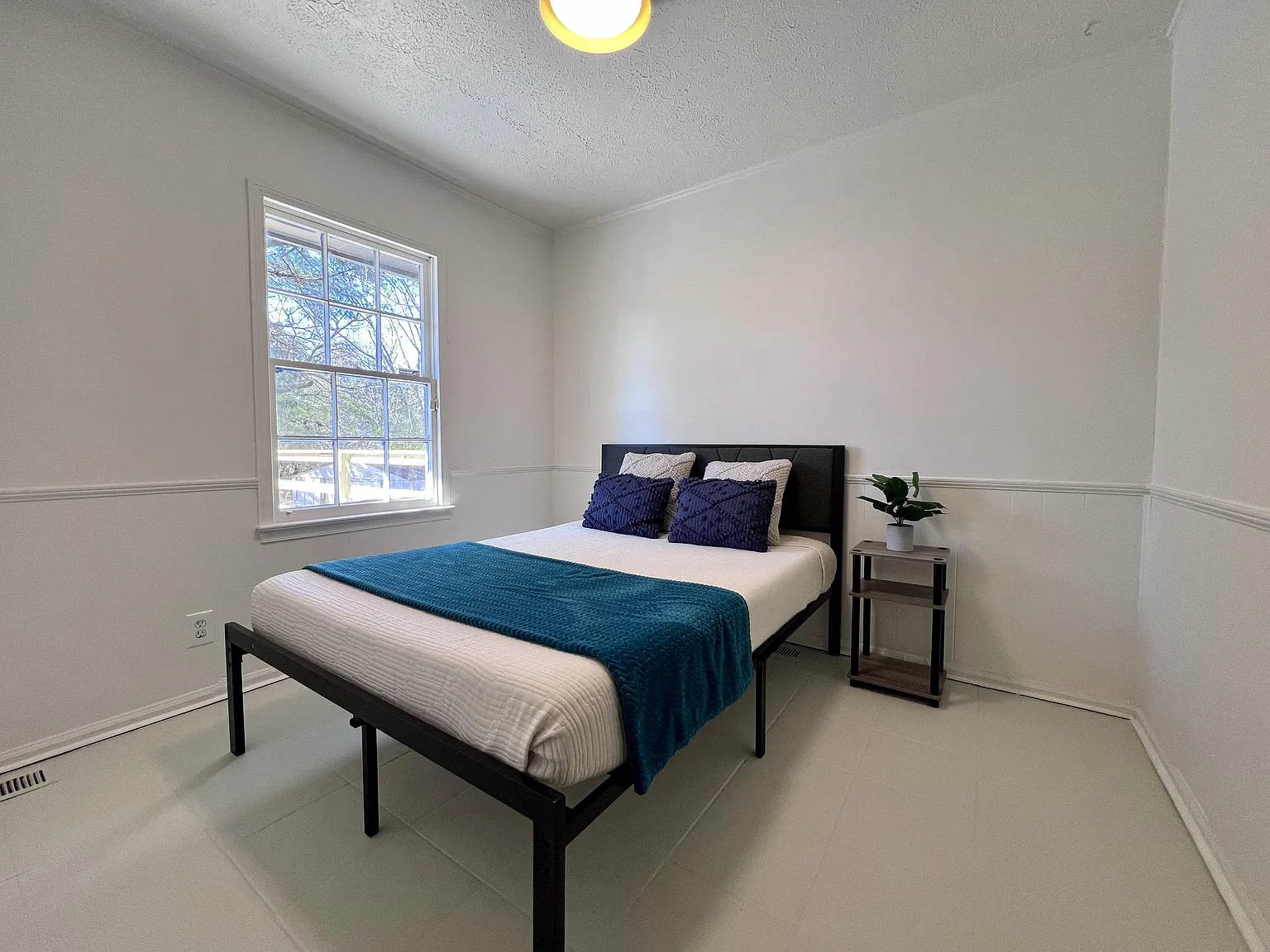 4 bed, 3.0 bath, 1840 sqft, $693 — Photo 1