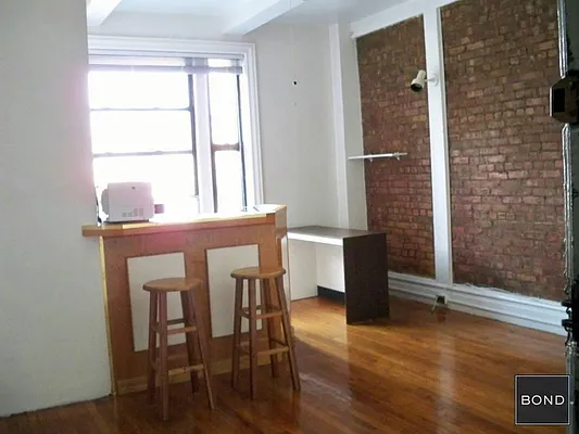 Rented by Bond New York | media 33