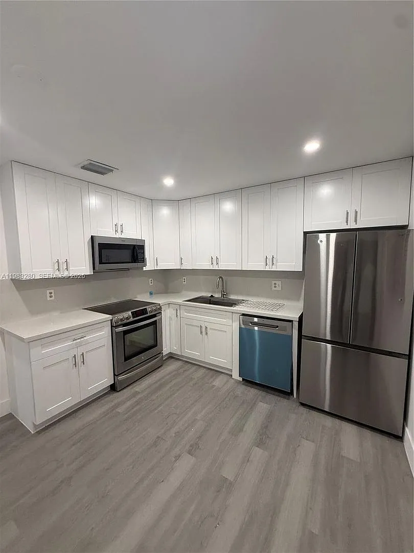 1736 N 16th Court B, Hollywood, FL 33020 — Photo 2