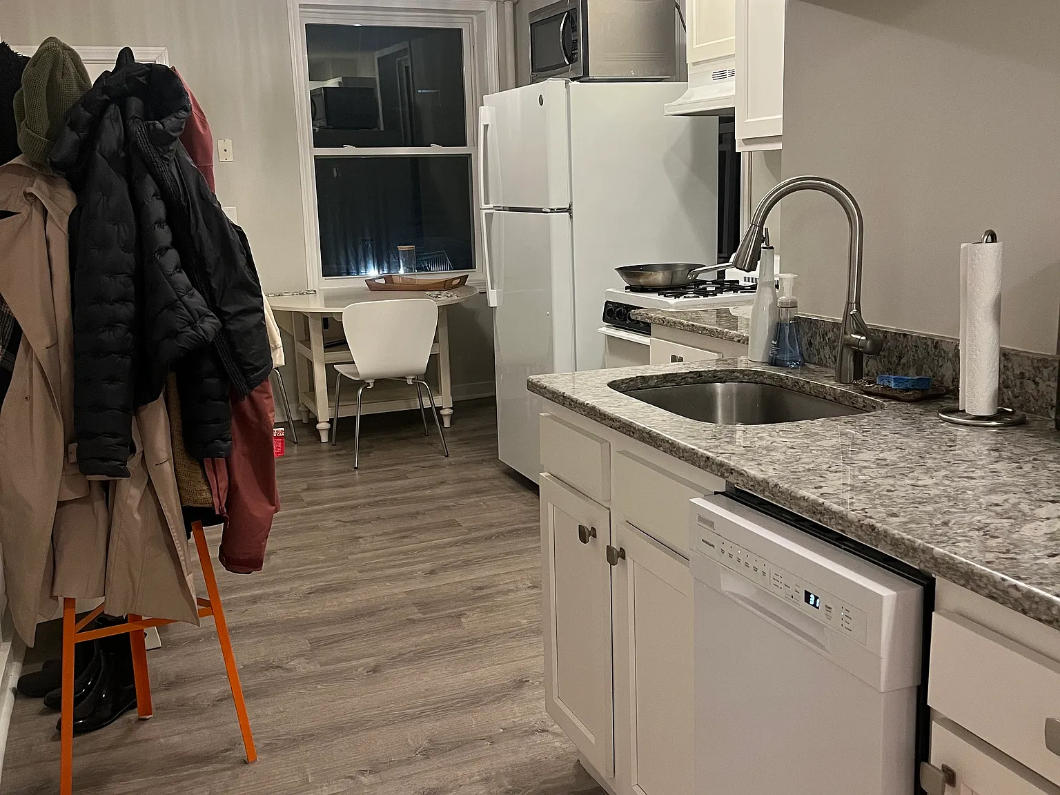 2 bed, 750 sqft, $3,600 — Photo 2