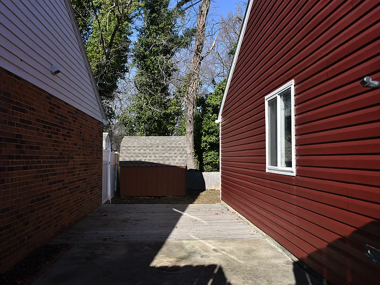 315 Pond View Ln — Photo 4