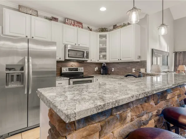 236 Lakeview Resort Blvd Unit 4B, Sunrise Beach, MO 65079