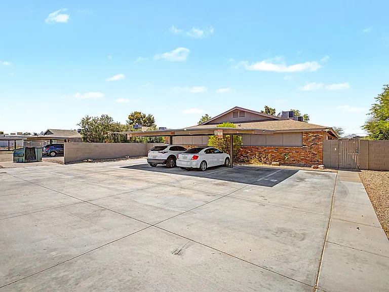 Beautiful Beck Ln Fourplex — Photo 26