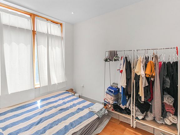 5th image of 358 Weirfield St #2R