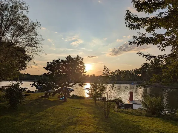 14 Emerald Shore Dr, Lake Tapawingo, MO 64015