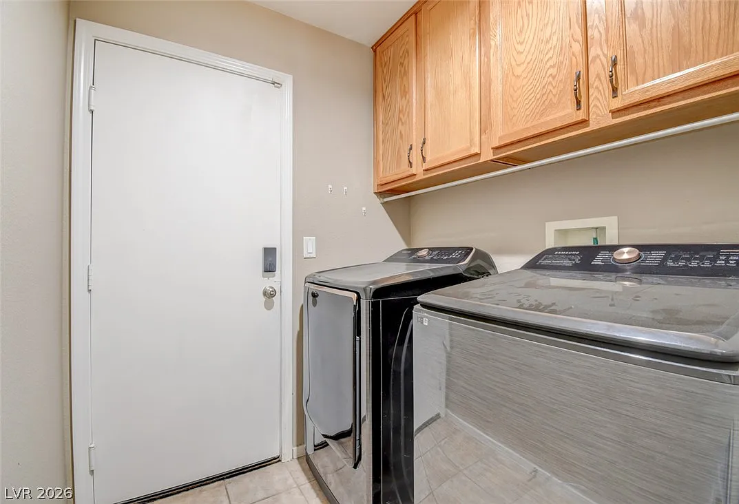 3 bed, 2.0 bath, 1494 sqft, $1,949 — Photo 3
