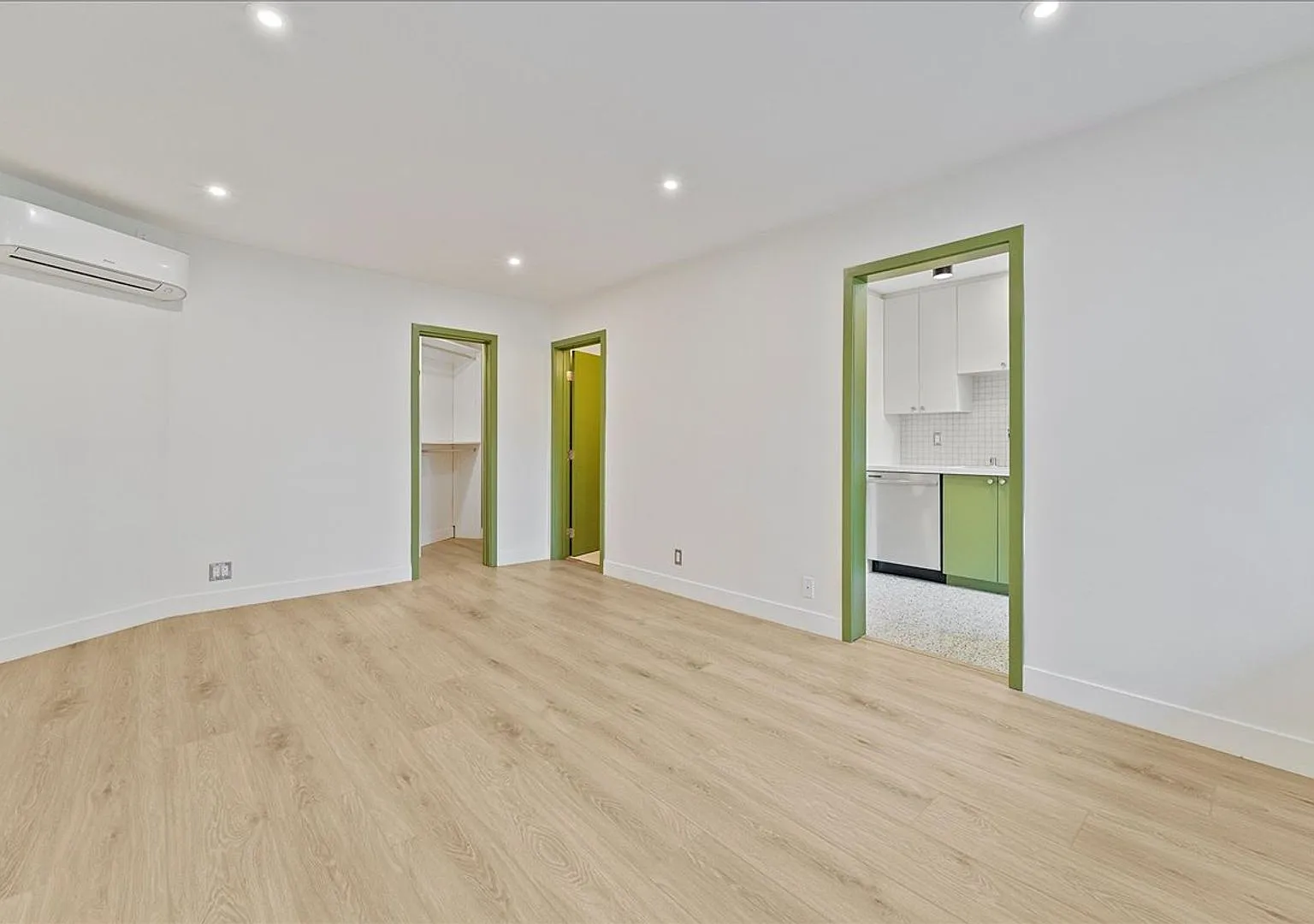 6615 Franklin Ave. — Photo 4