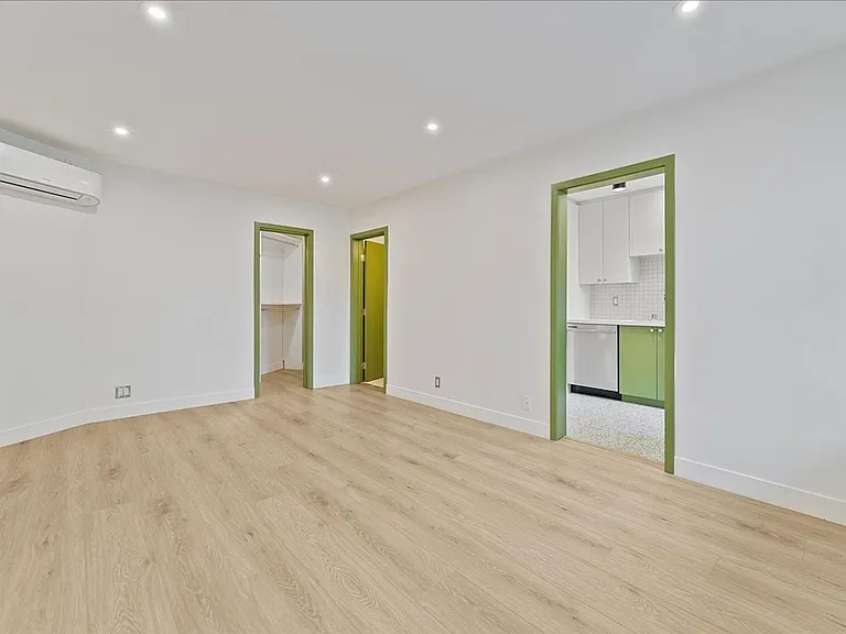 6615 Franklin Ave. — Photo 4