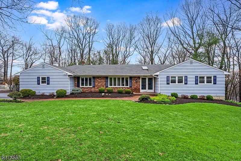 1st image of 11 Wood Dr