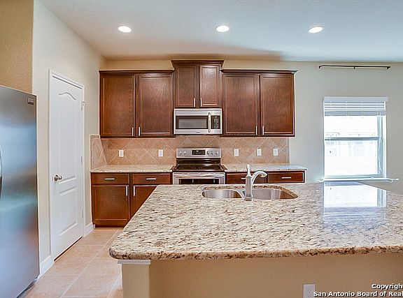 2nd image of 831 Oakwood Way