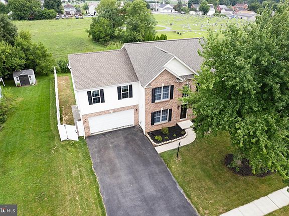 4th image of 446 Old Farm Rd