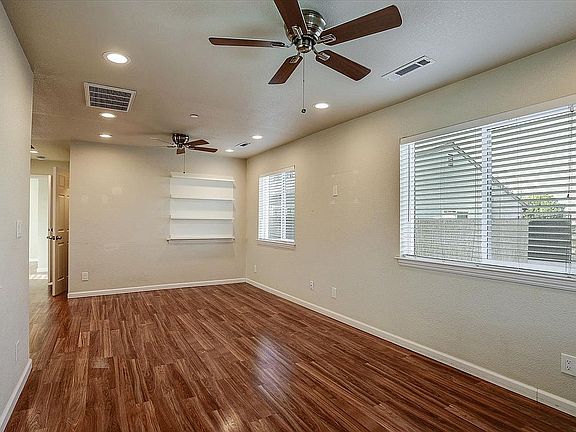 3rd image of 2828 Beecher Ct