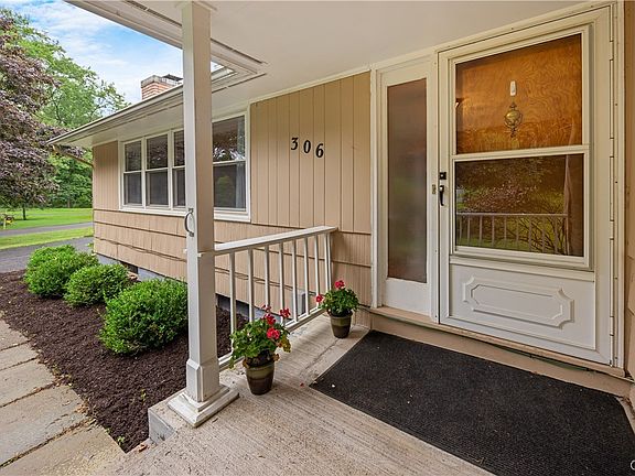 2nd image of 306 Sherbrooke Rd