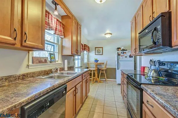 109 Shasta Ct — Photo 2