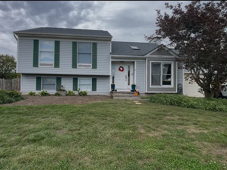 21 Cloverdale Rd — Photo 1