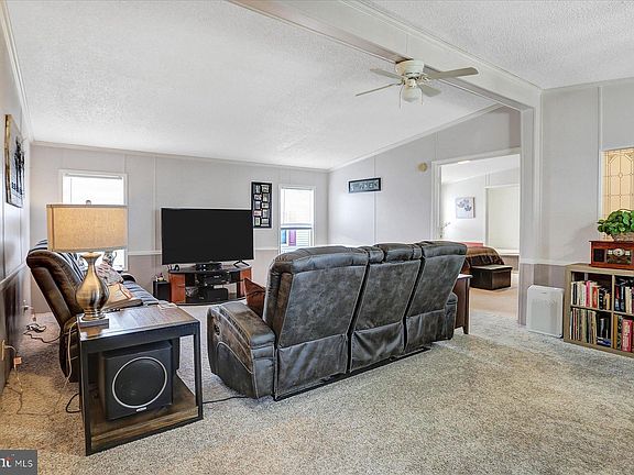 5th image of 215 Houston Dr