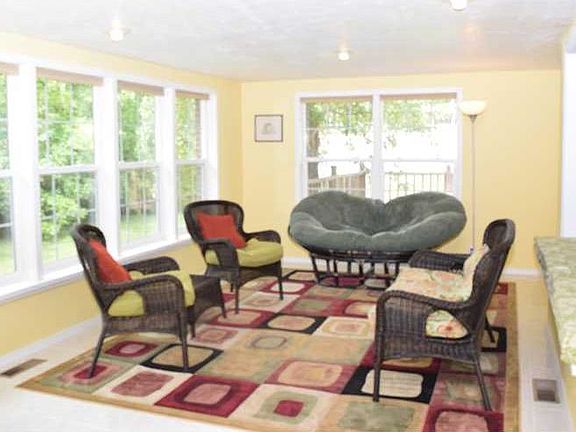 5th image of 2327 Virginia Ln