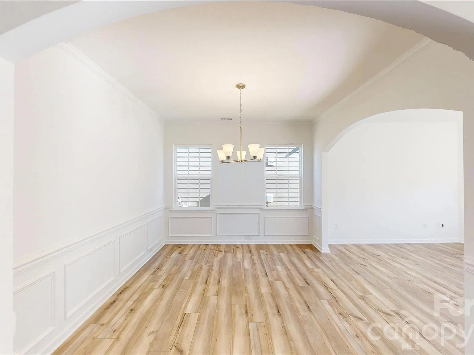 4 bed, 2.5 bath, 2753 sqft, $3,000 — Photo 4
