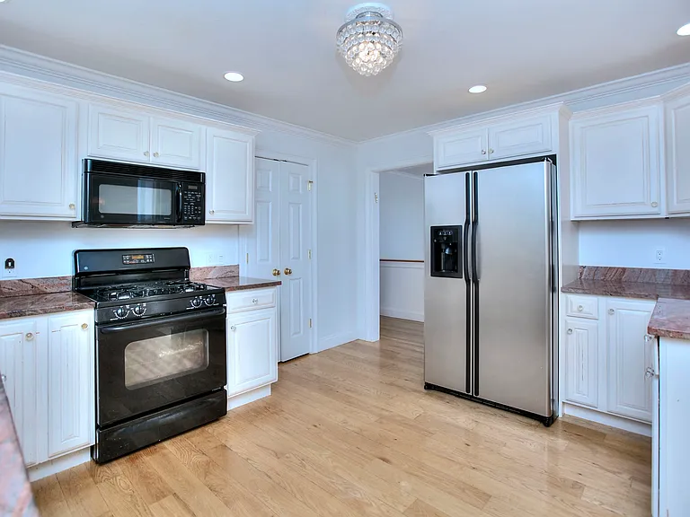 310 Main St — Photo 12