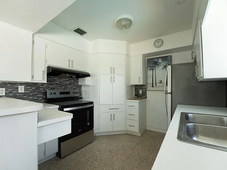 8822 SW 41st Ter — Photo 9