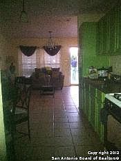4th image of 910 Clovis Pl