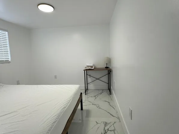 (undisclosed Address), Hollywood, FL 33021