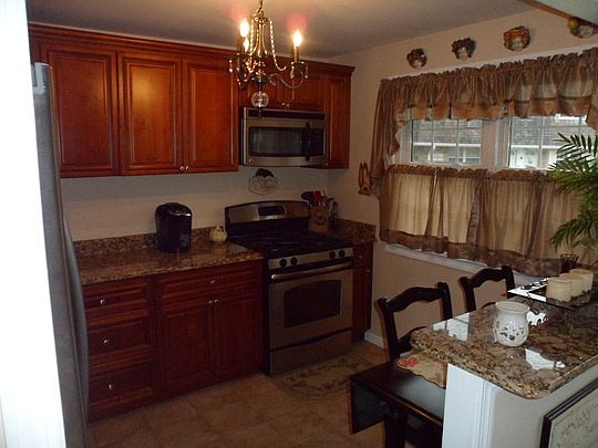 3rd image of 4408 Wilshire Ln