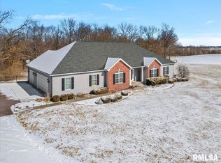 400 Wildwood Ln, Mechanicsburg, IL 62545