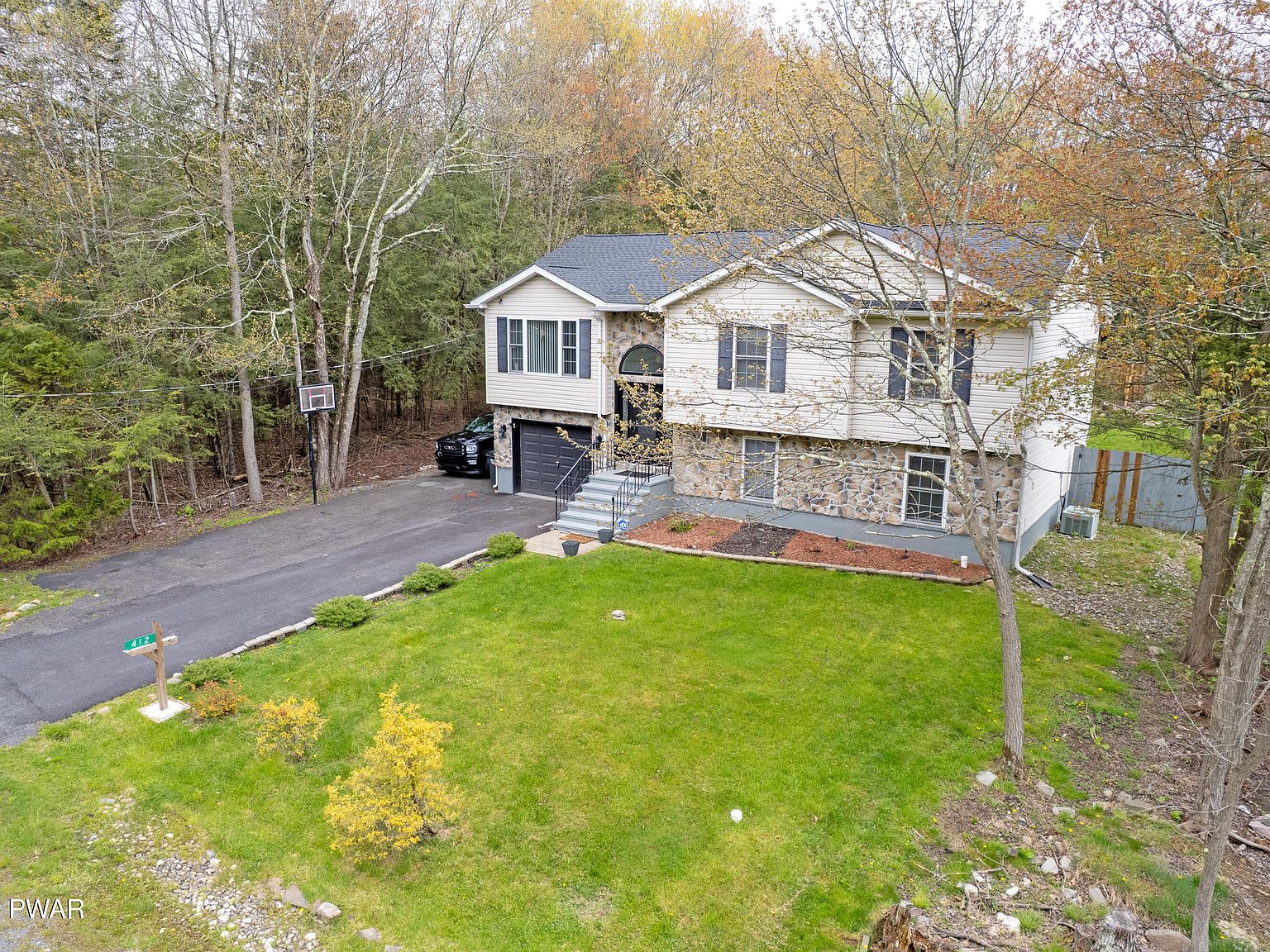 412 Scotch Pine Dr, Pocono Summit, PA 18346 | Zillow