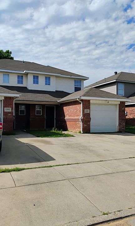 1st image of 1305 Village Garden Dr
