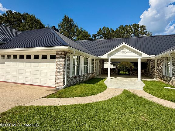 3rd image of 39 Oak Allee Dr