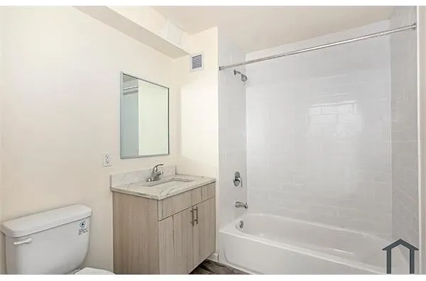 Building Photo - 915 Dawson St #2D